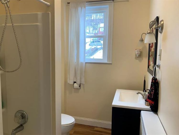 Building Photo - 242 S Walnut St