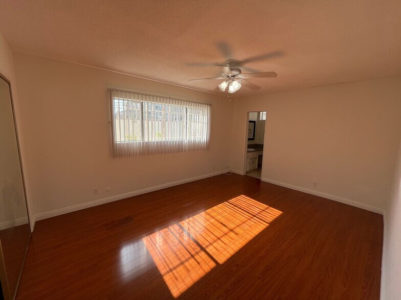 Building Photo - 1065 S Holt Ave