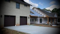 Building Photo - Move-In-Ready 1 Bedroom/1 Bathroom Executi...