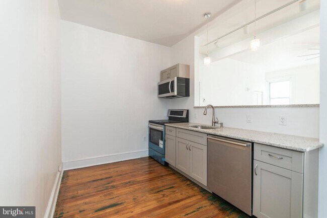 Building Photo - 519 S 5th St