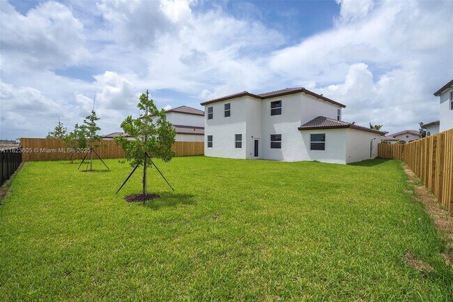 Building Photo - 2351 SE 27th Dr