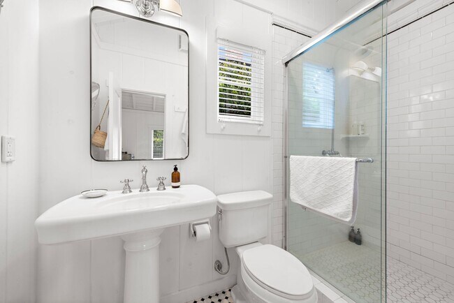 Building Photo - Classic Modern Cottage in Laguna Village