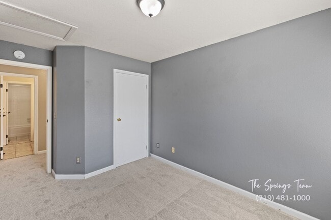 Building Photo - SPECTACULARLY HUGE 6BD HOME with PANORAMIC MOUNTAIN VIEWS - Security Deposit Waiver Available