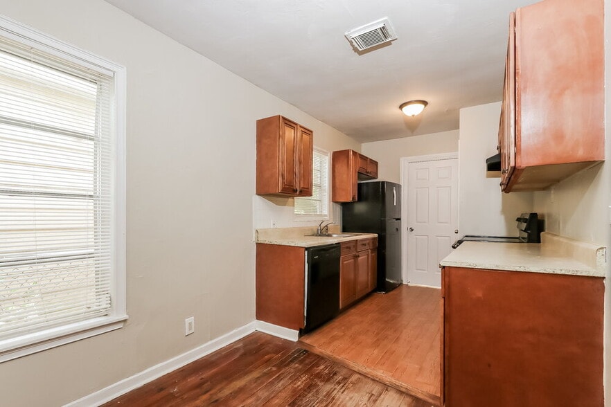 Building Photo - 532 S K St