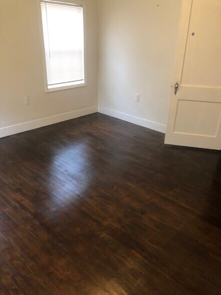 Building Photo - 165 Cooper Rd