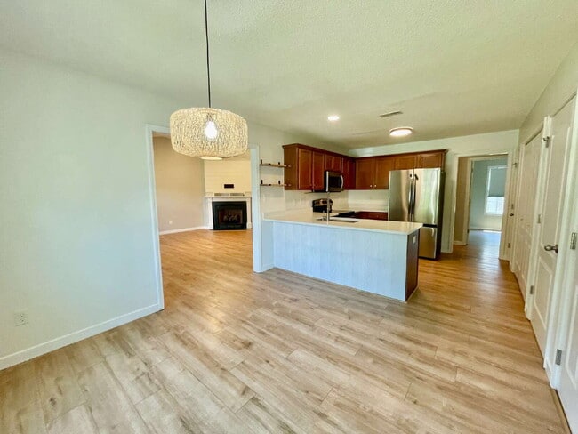 Building Photo - Charming 3-Bedroom Haven With 2 Full Baths...