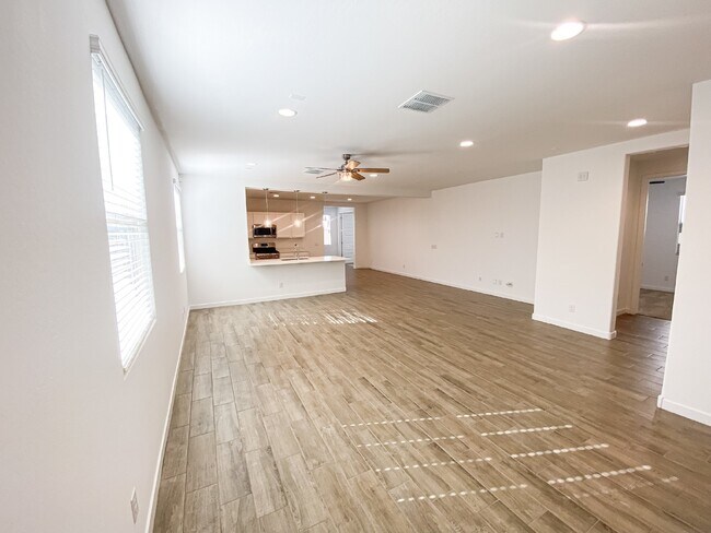 Building Photo - 3534 E Dakota Dr