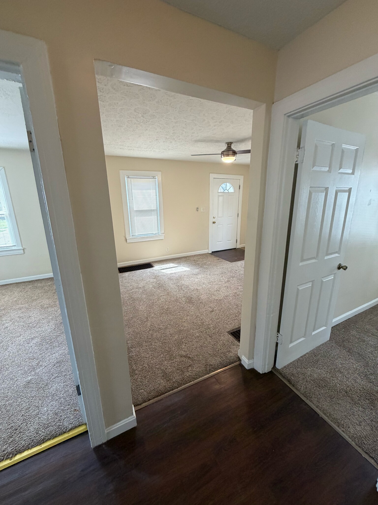 Building Photo - 2811 Narragansett Dr