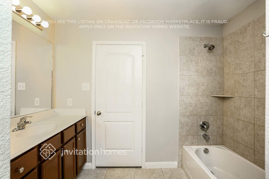 Building Photo - 2114 Bluebell Dr