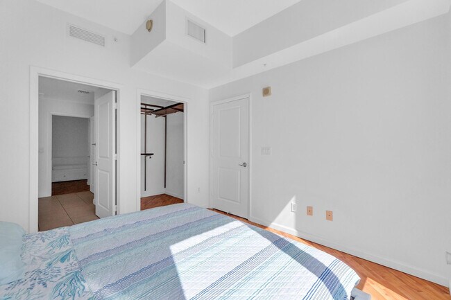 Building Photo - 1945 S Ocean Dr