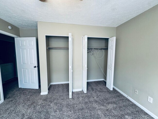 Building Photo - 1450 Ashbourne Dr