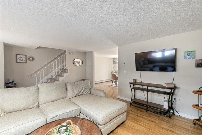 Building Photo - 114 Fieldstone Dr