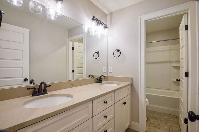 Building Photo - 4790 McGill Ct