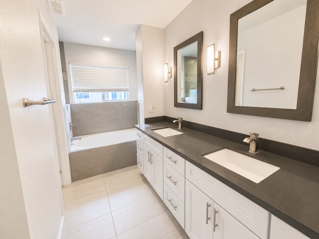 Building Photo - Welcome to this stunning 3 bedroom and 2.5 bathroom in the heart of Fremont, Ca