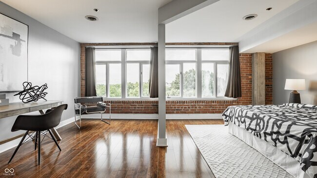 Building Photo - 430 N Park Ave