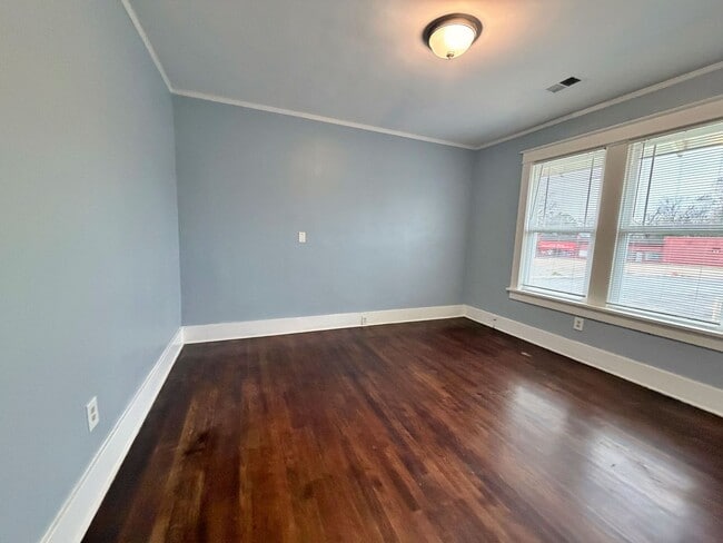 Building Photo - Recently Renovated Brick Home Minutes Away from Crosstown, Midtown, Rhodes & More!