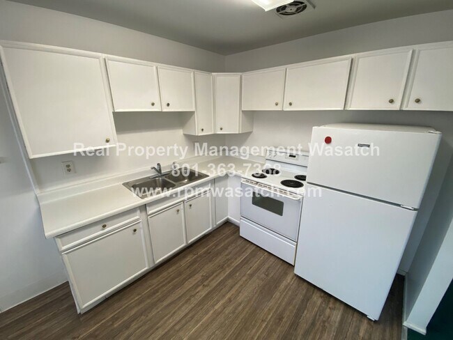 Building Photo - Come see This Charming 2 Bed 1.5 Bathroom Fourplex in Murray UT!!