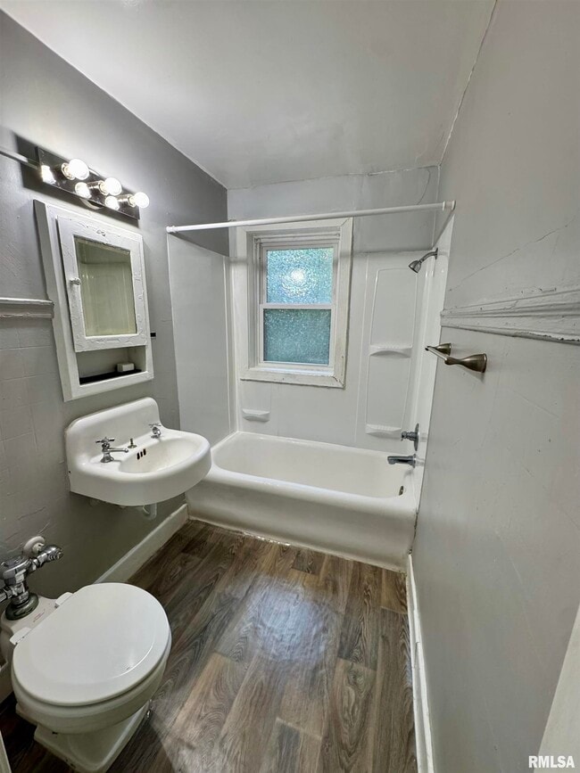 Building Photo - 2028 7th St