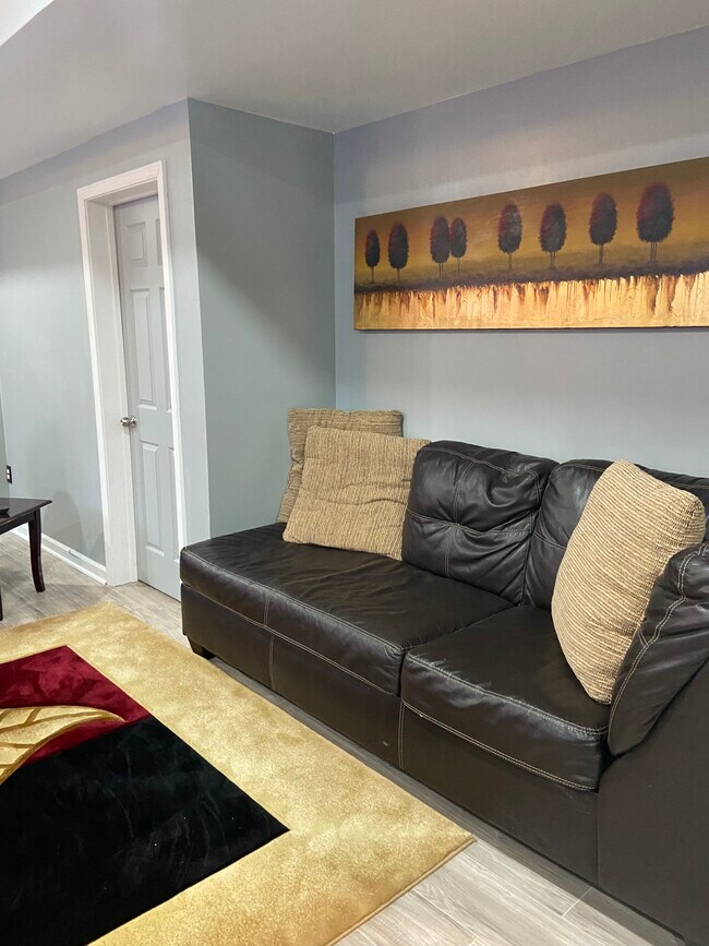 Living room - 7853 Mohansic Park Ln