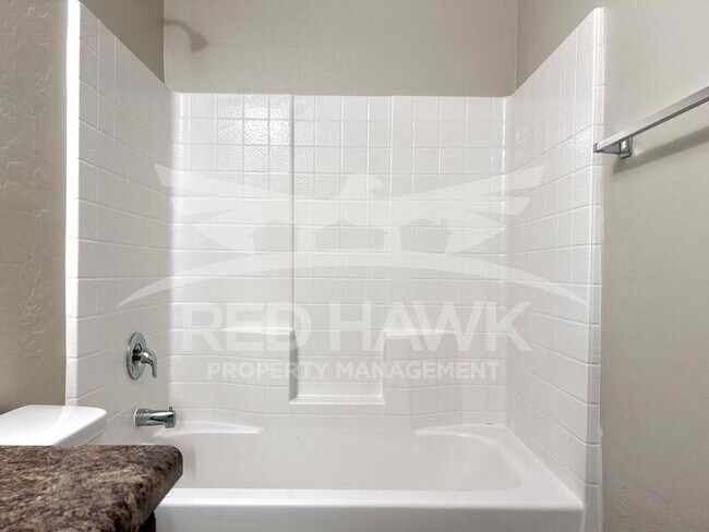 Building Photo - 1050 Kachina Dr