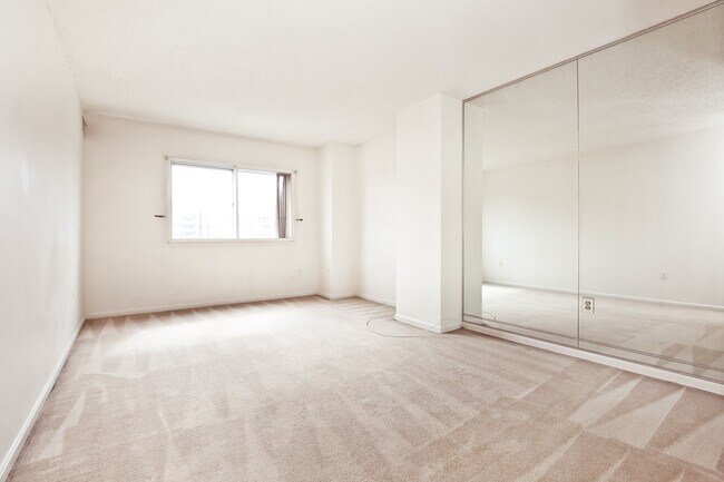 bed room 3 - 1211 S Eads St