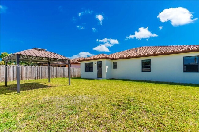 Building Photo - 2541 SE 1st St