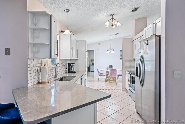 Building Photo - 414 SW Lairo Ave
