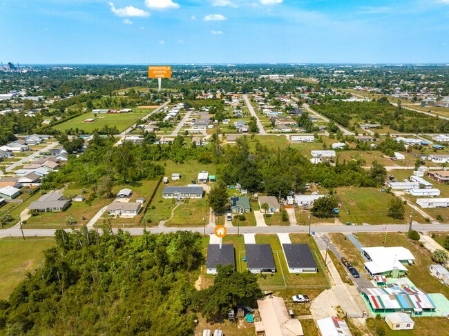 Building Photo - 526 Camellia Ave