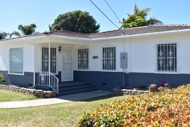 Primary Photo - Chula Vista, Charming 3 Bd 1 Ba Duplex