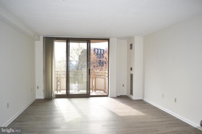 Building Photo - 7111 Woodmont Ave