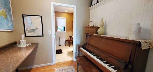 Building Photo - Off-Season Rental | Available 10/15/25 – 5...