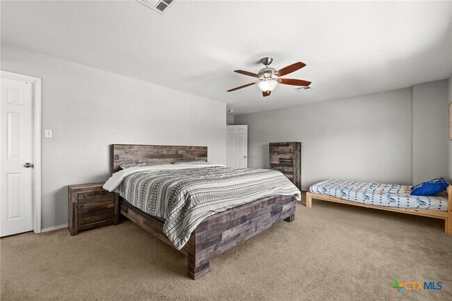 Building Photo - 504 E Little Dipper Dr