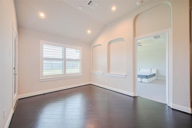 Building Photo - 6243 Garden Lakes Ln