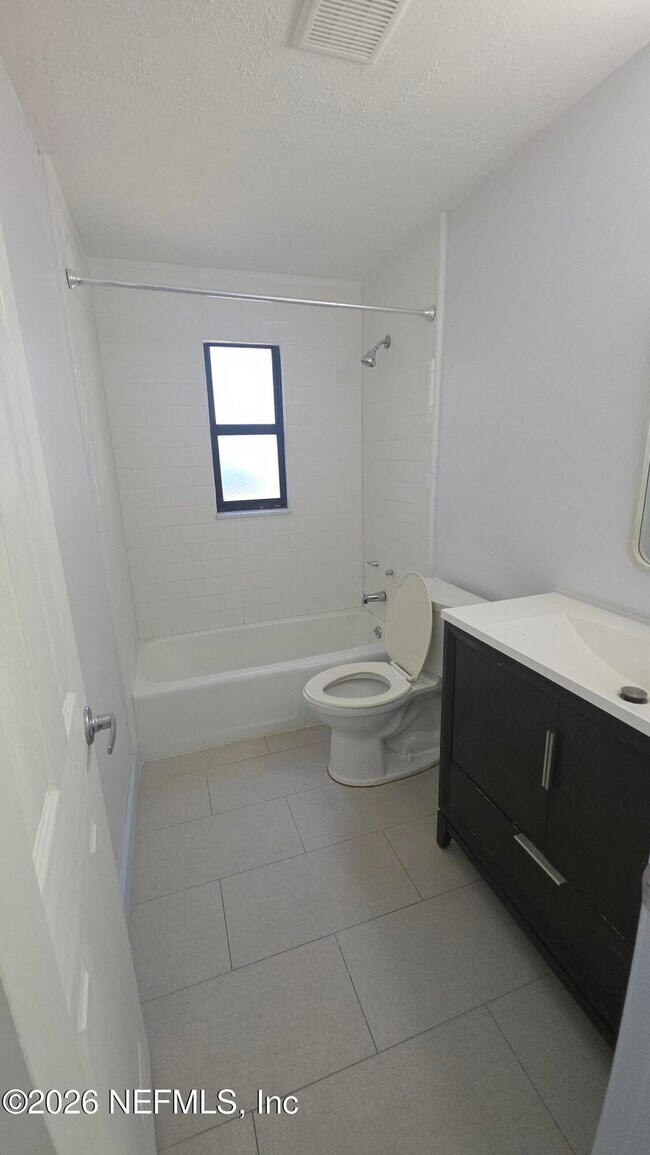 Building Photo - 10791 Luana Dr N