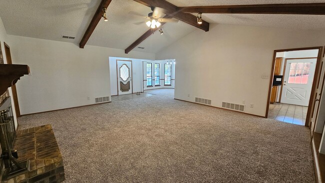 Building Photo - 1700 Kendolph Dr