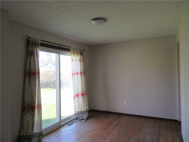 Building Photo - 212 Vollmer Pkwy