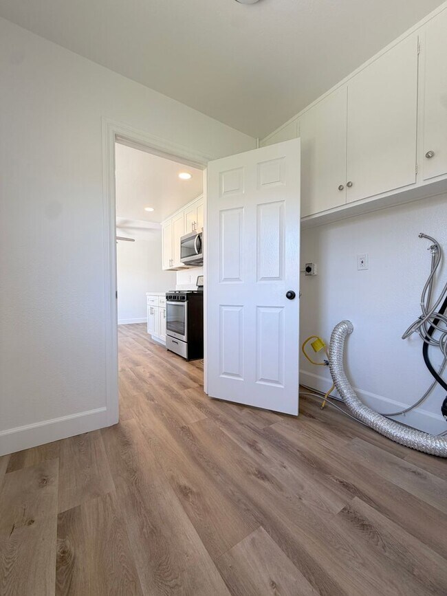Building Photo - Experience the coastal breeze and the quiet charm of Hawaii Lane.