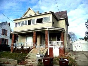 Building Photo - 758 W Pleasant St