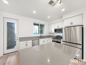 Building Photo - Luxury 3-Level 4BR Home | 1,696 Sq Ft | New Build San Diego Living