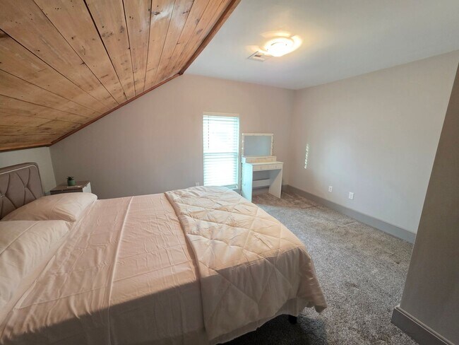 Building Photo - 920 2nd Ave S