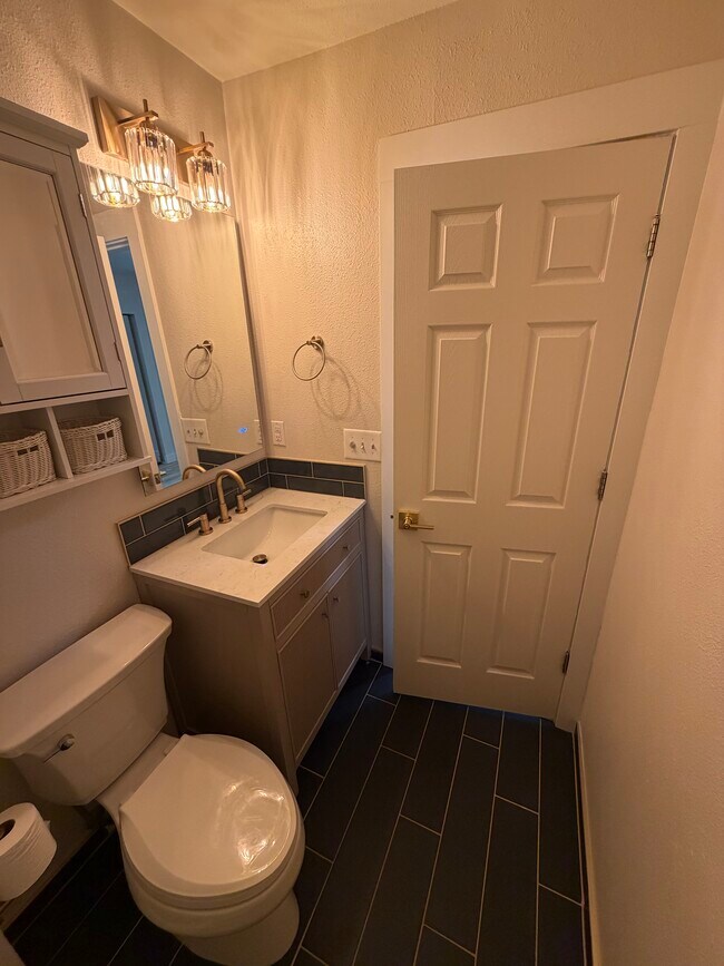 Building Photo - 4656 N Pearl St