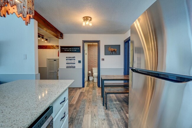 Building Photo - 46 Linderhof Golf Course Rd