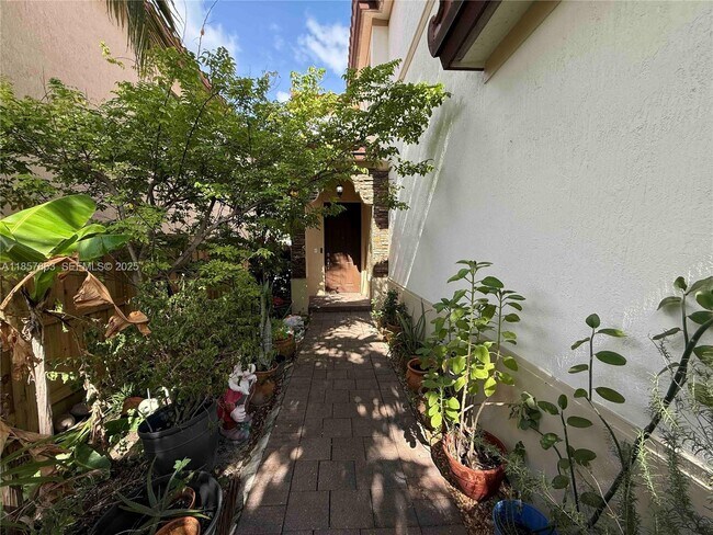 Building Photo - 698 SE 34th Terrace