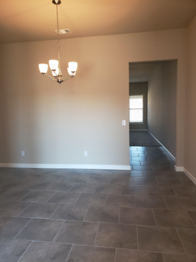 Building Photo - $1000.00 OFF 1ST MONTH RENT