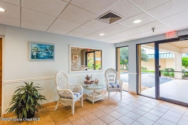 Building Photo - 1095 N Hwy A1A