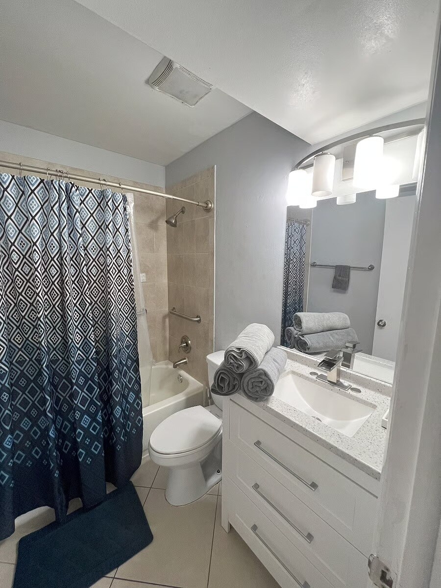 Building Photo - 2417 Sundy Ave