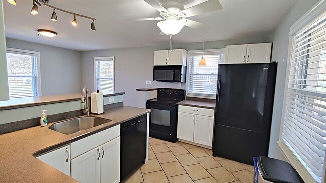 Building Photo - *Beautifully Updated & Charming 3BD/1BA Single-Family Home Available in West Mifflin*