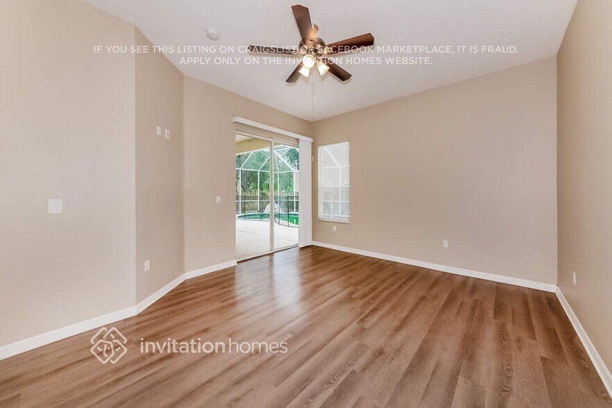 Building Photo - 3960 Woodview Dr