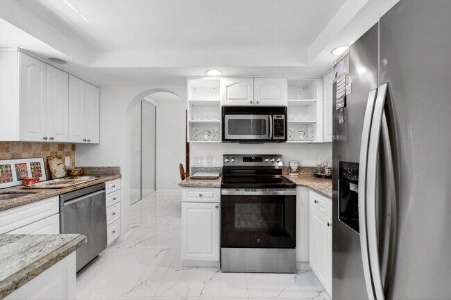 Building Photo - 7865 La Mirada Dr