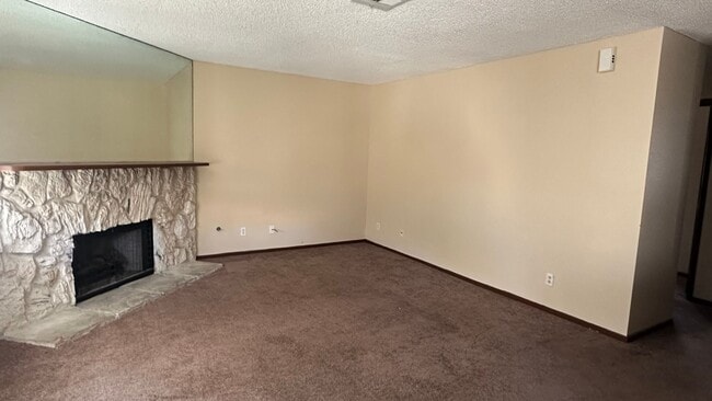 Building Photo - Beautiful & upscale 2 bedroom 2 bathrooms ...